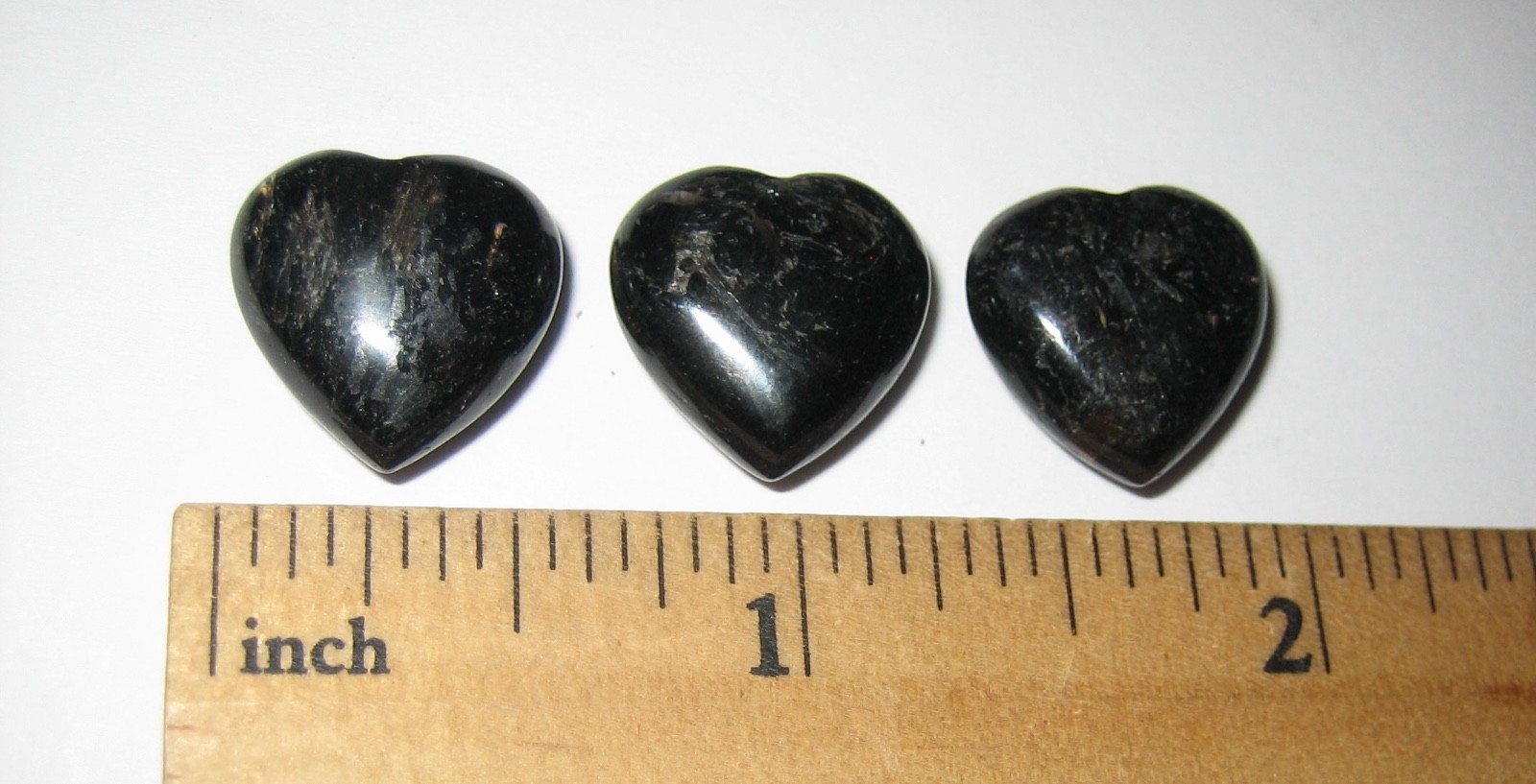 3pc 15mm RARE POLISHED NATURAL AUTHENTIC NUUMMITE STONE HEARTS FROM GREENLAND *2