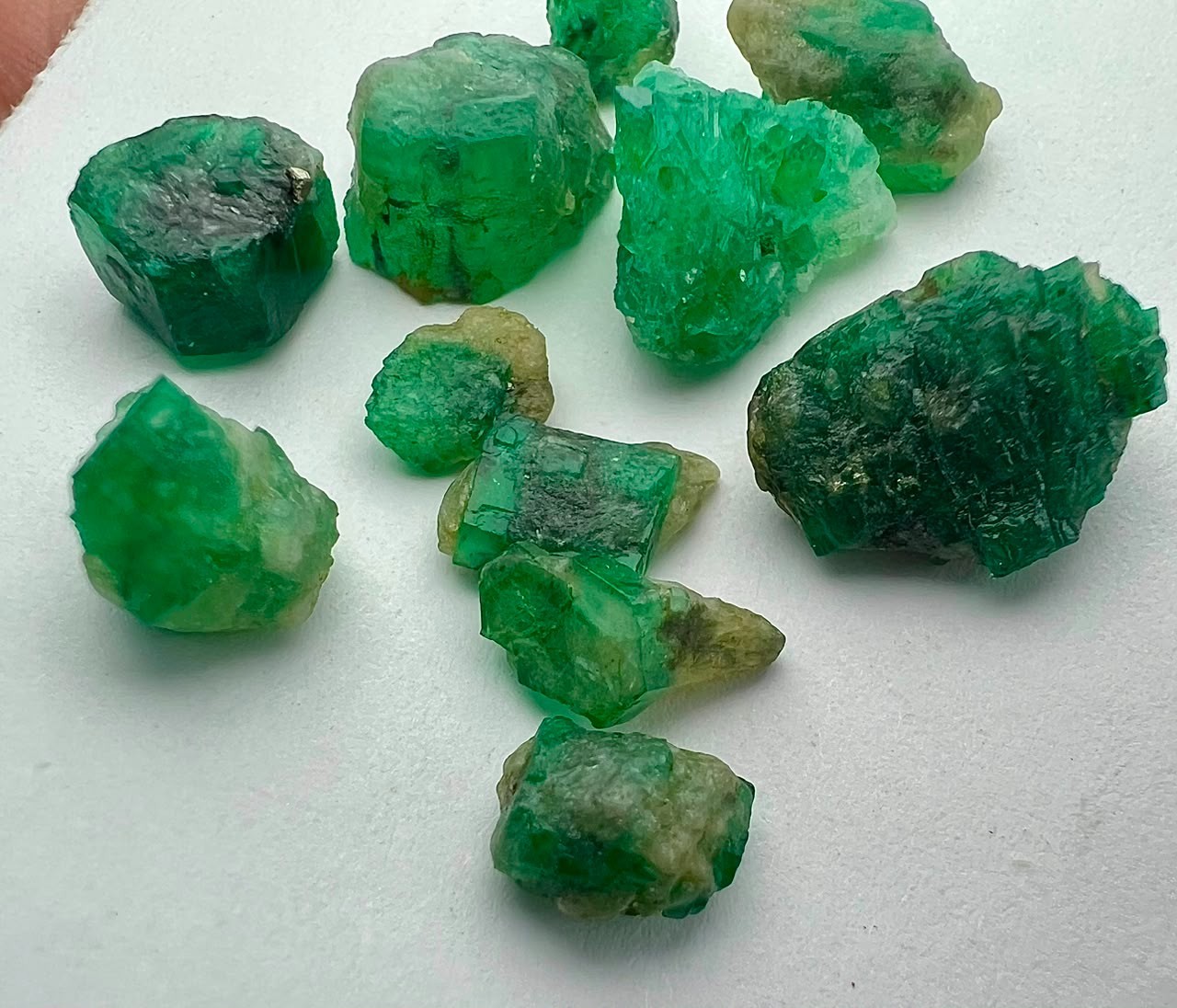 24 CT, lLott!! Natural Top Green Emerald Crystals 11 Peices From Swat Pakistan