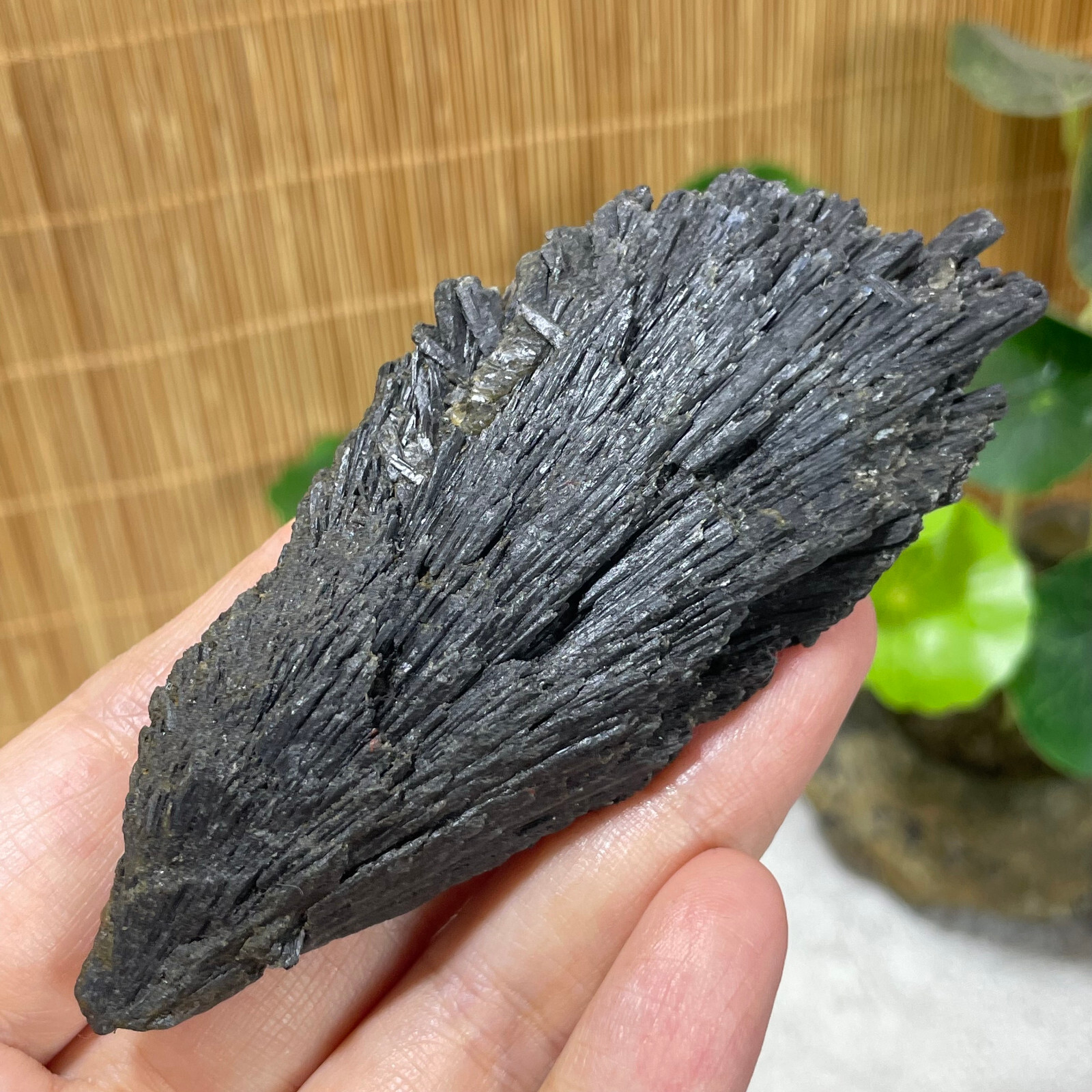 74g Natural Irregular natural black crystal cluster mineral specimen（dian qishi）