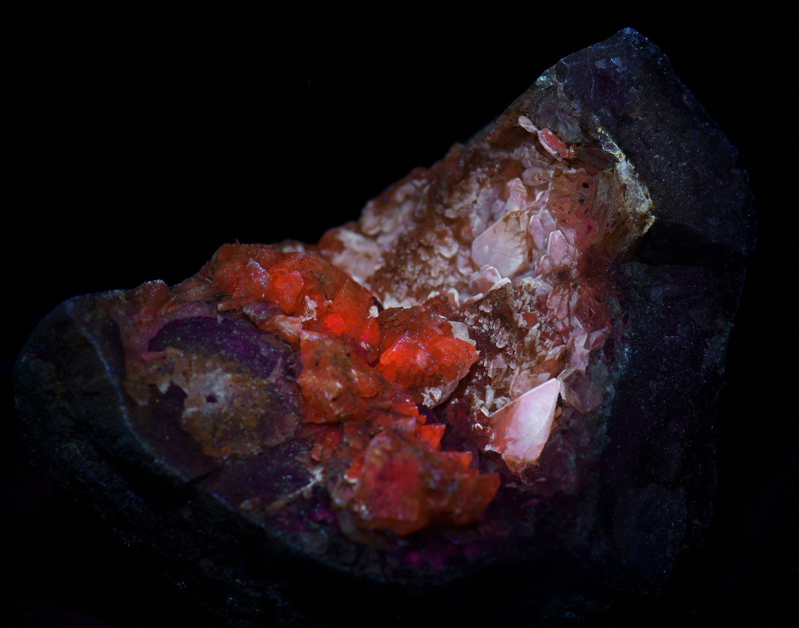 Excellent Amethyst and Calcite crystal Agate Geode, Fluorescent. 312 grams.