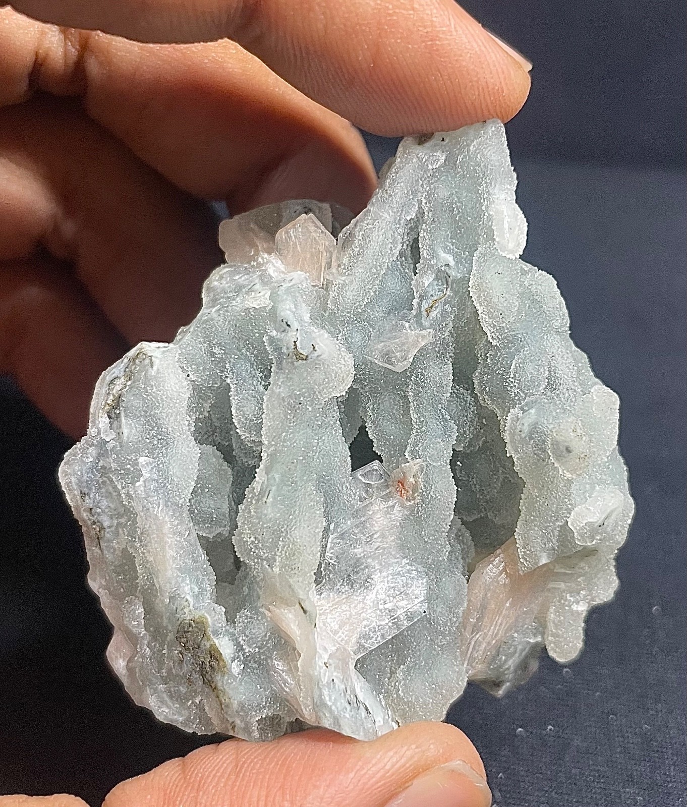 Natural coral stone with stilbite crystal and stunning 78 gr 6.5×5.5x4cm