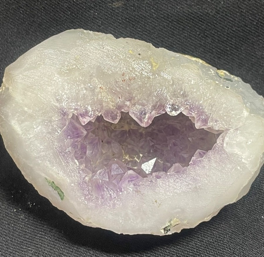 Stunning amethyst bow geode in natural specimen/India