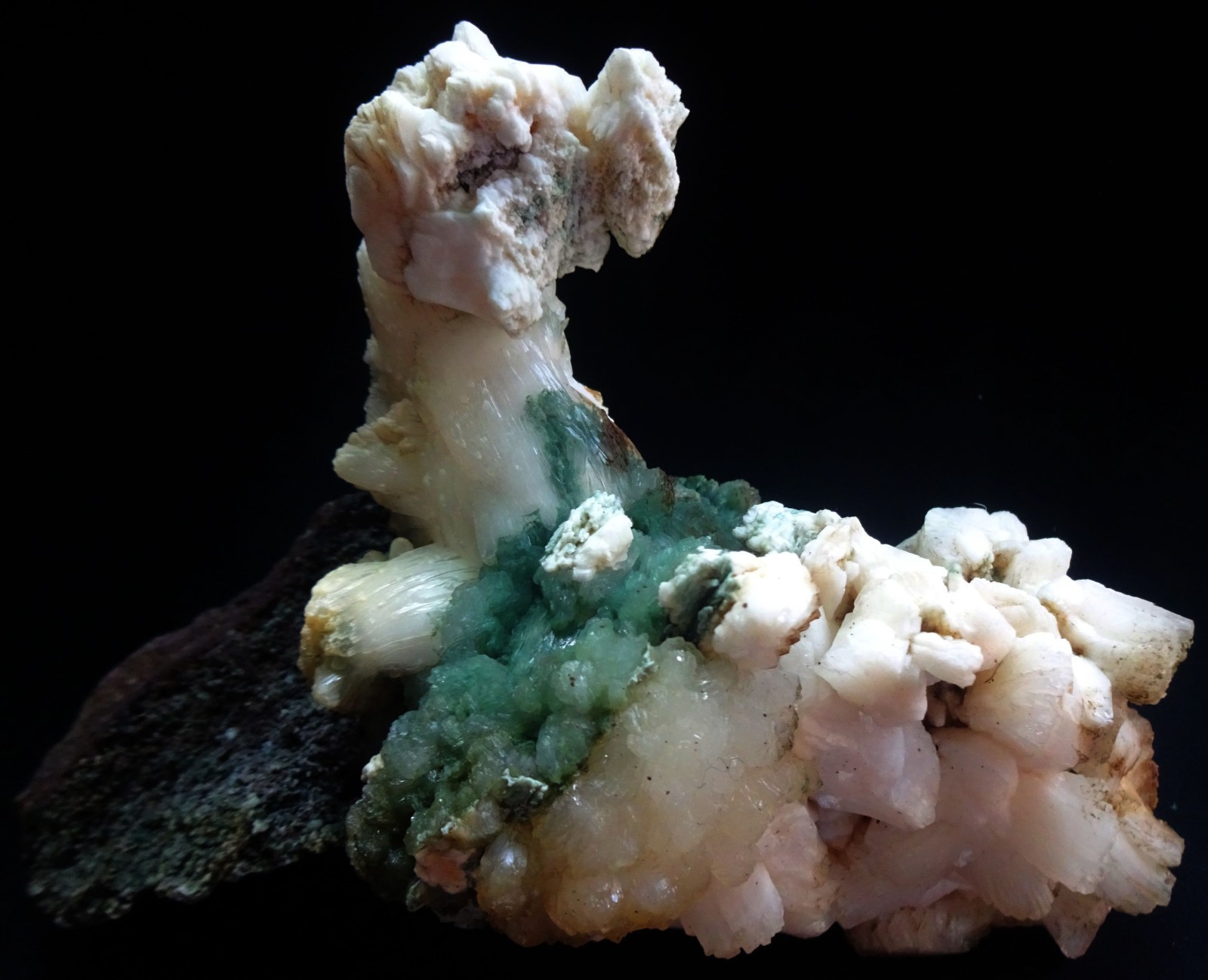 HEULANDITE CRYSTALS W/ GREEN STILBITE BOWS ON MATRIX MINERALS SPECIMENS