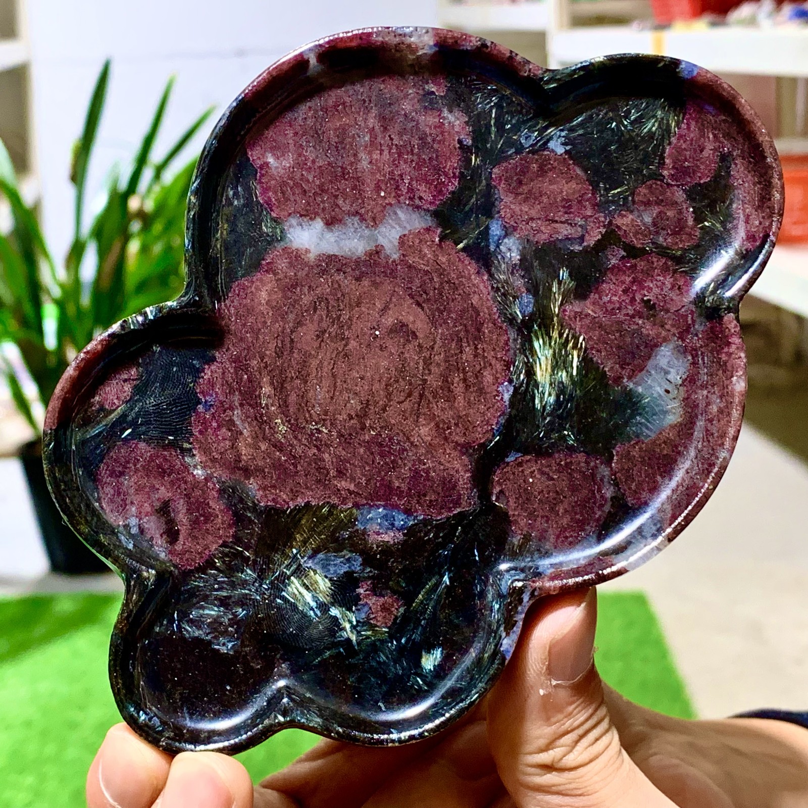 295G Natural fireworks red garnet cloud crystal quartz mineral specimen