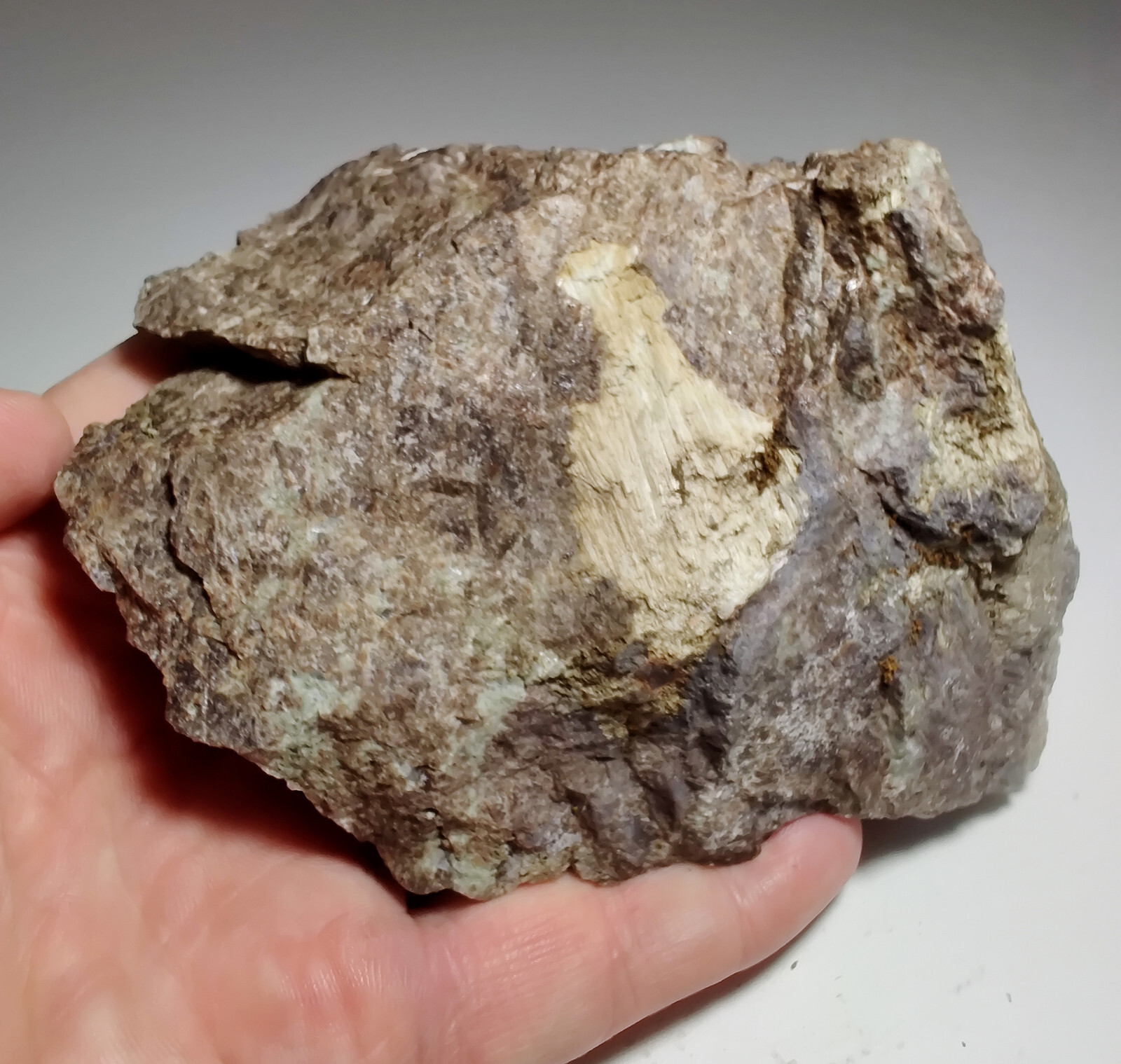 Wollastonite, Garnet, Diopside rock, fluorescent. Sweden. 734 grams.