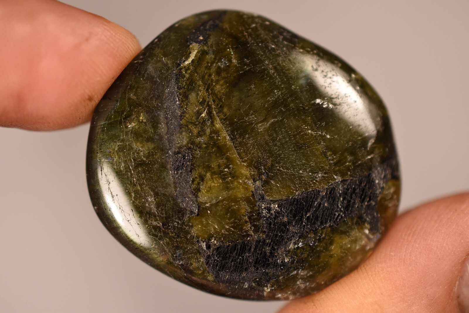 *LABRADORITE* Palm Stone 4.2cm 27.1g Flat Worry Thumb Natural Stone