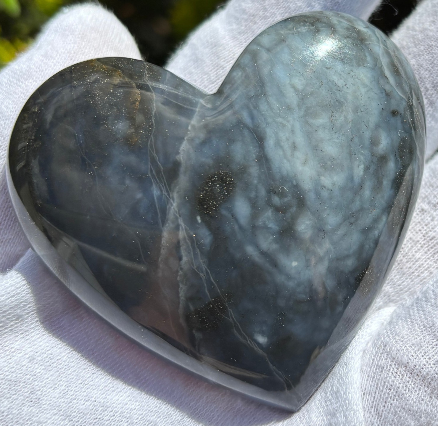 131g 2.37″ PURPLE (Dark Medium Blue) CHALCEDONY HEART PALMSTONE PALM STONE LARGE