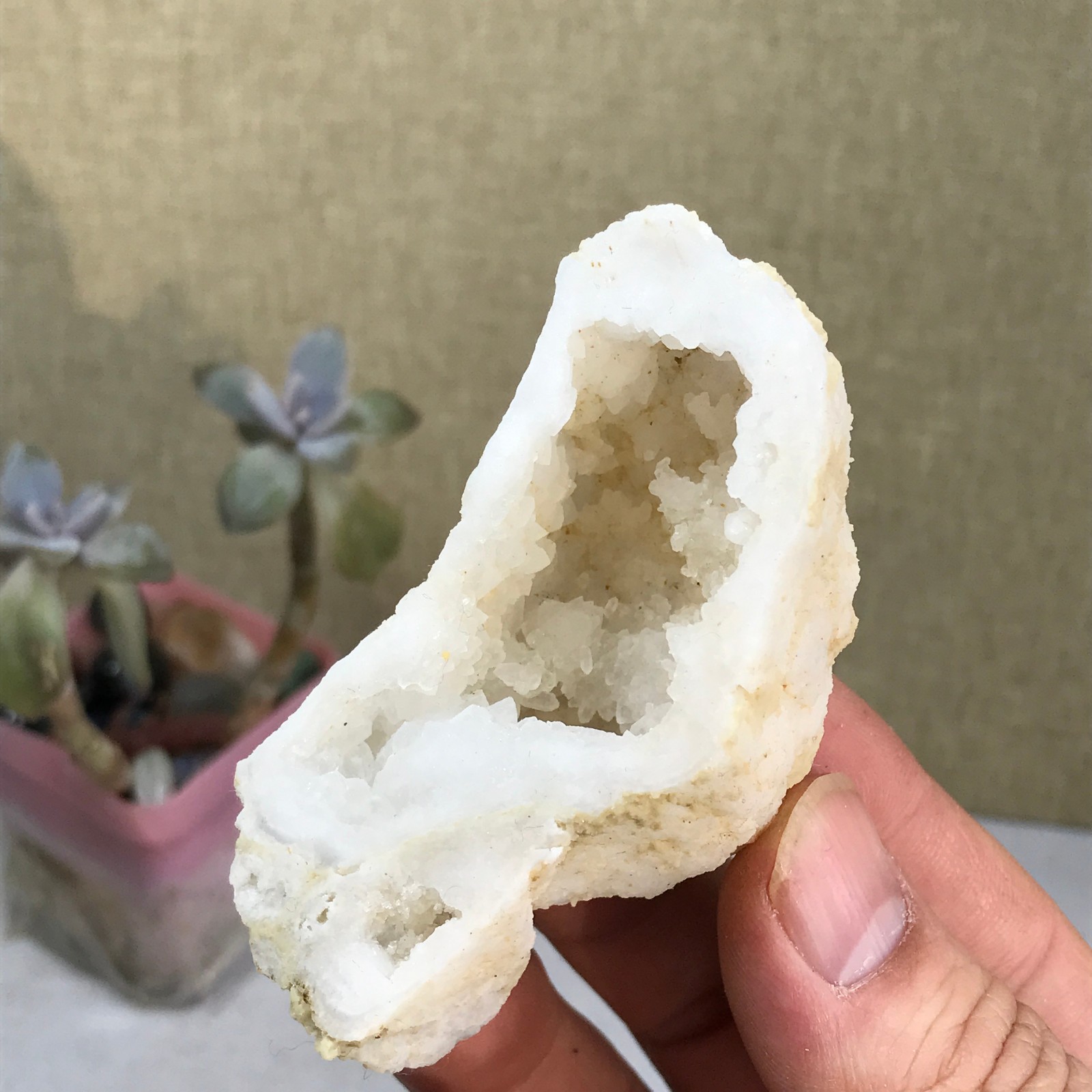 76g Natural white Agate Cave rough original Crystal specimens 75-35-30mm A2394