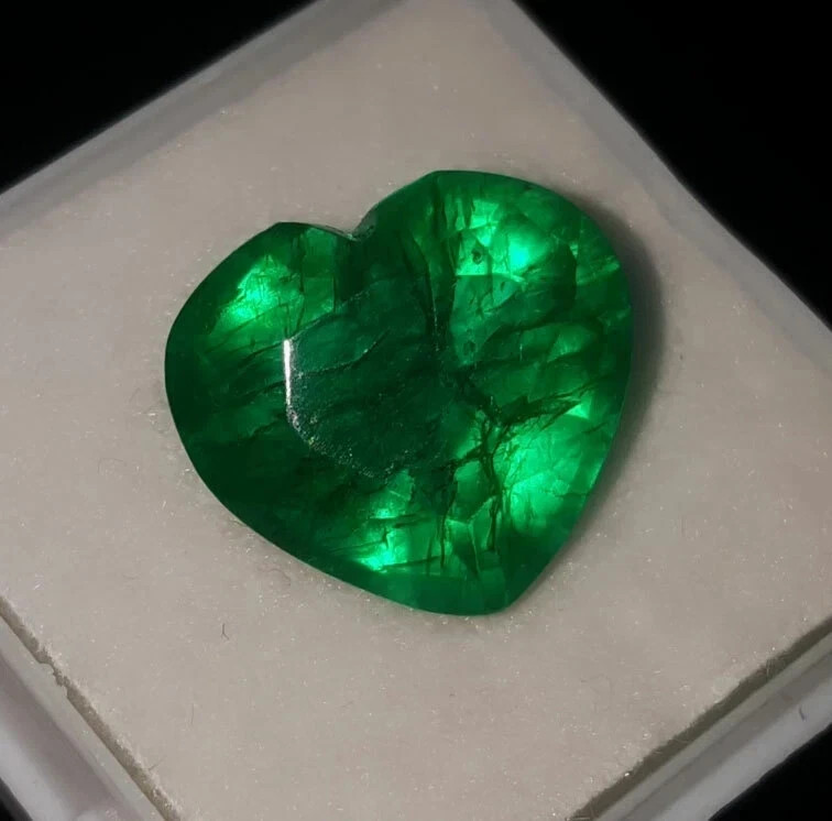 9 CT Colombian Natural Green Emerald Heart Cut Certified Loose Rare Gemstone