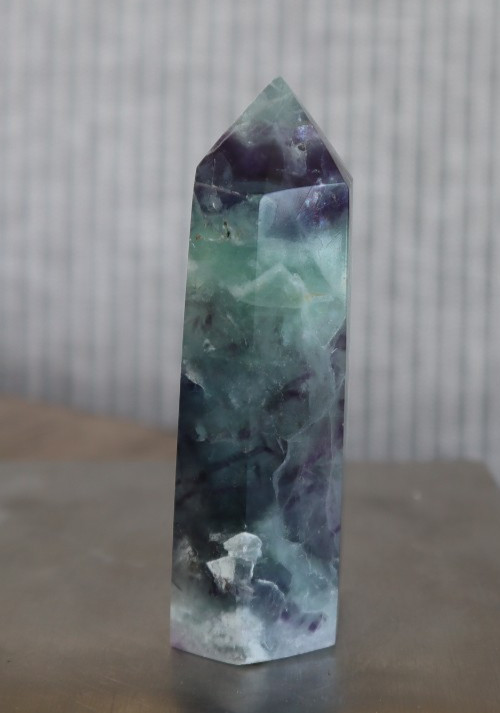 FLUORITE POINT 3.06 INCHES TALL/ 102.4 GRAMS