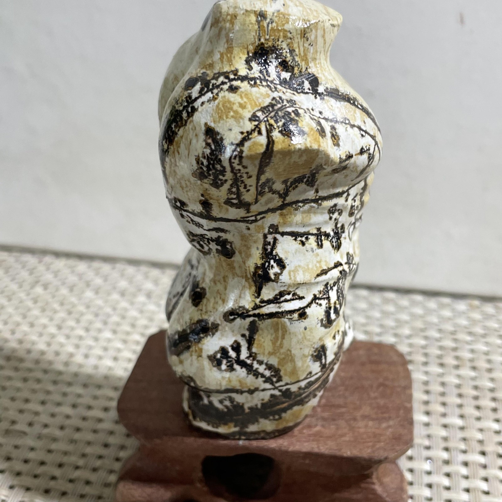206g Rare natural Chinese painting hand carved male model