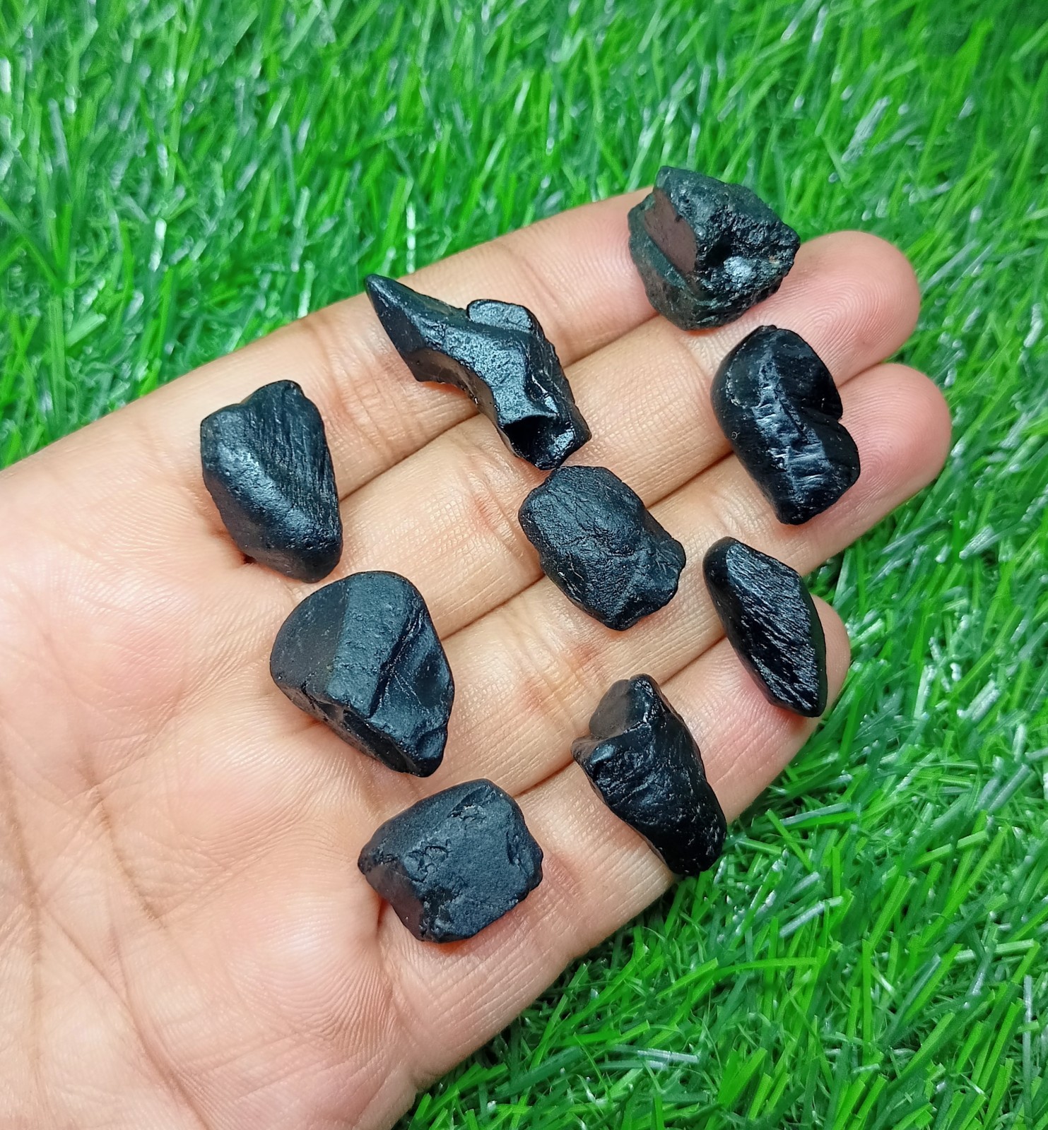 10Pcs (16-20mm) Natural Rough Black Spinel Raw Crystal: Healing Gemstone Nuggets