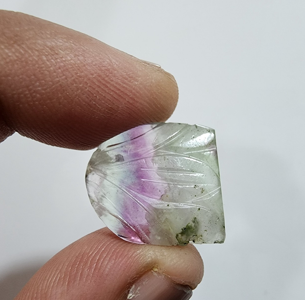 Top Quality Fine Designing Carving Rainbow Fluorite Fancy 18 Crt Loose Gemstone