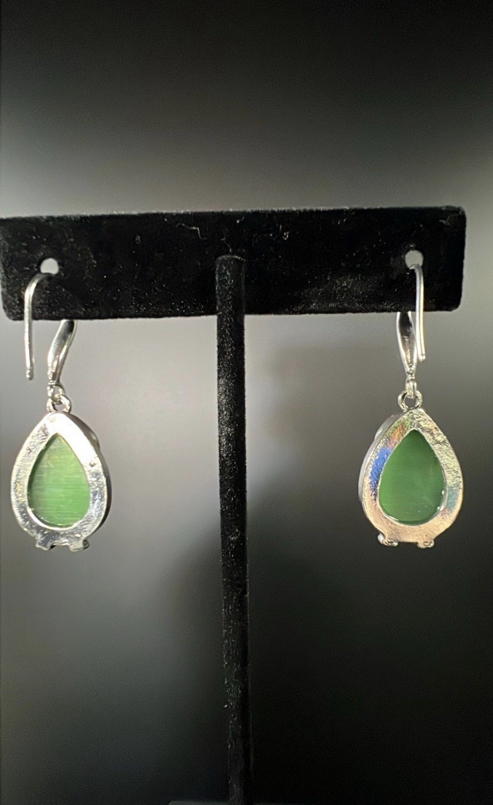 Vintage Style Silver Tone Green Cat’s Eye Teardrop Dangle Earrings Retro Boho