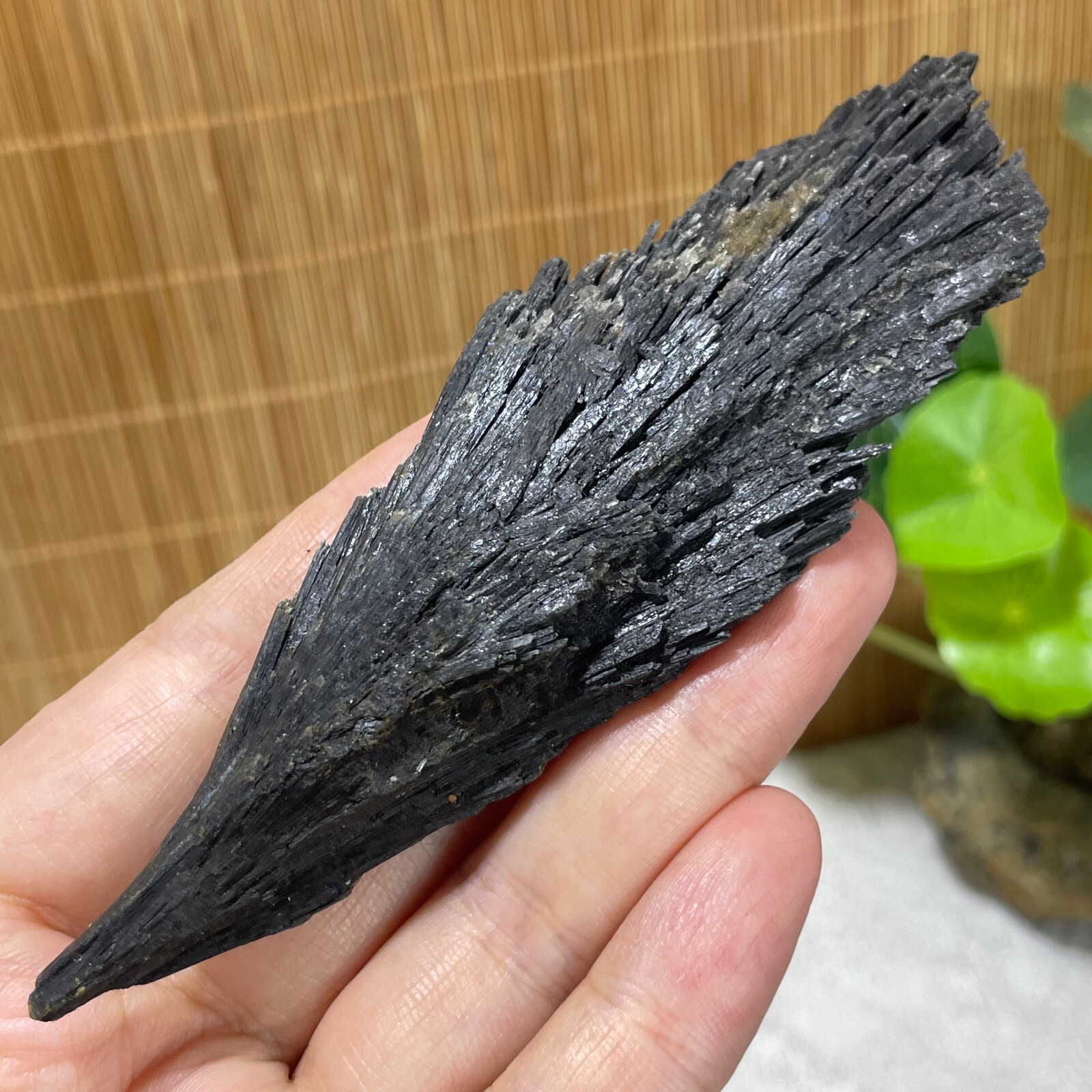 72g Natural Irregular natural black crystal cluster mineral specimen（dian qishi）