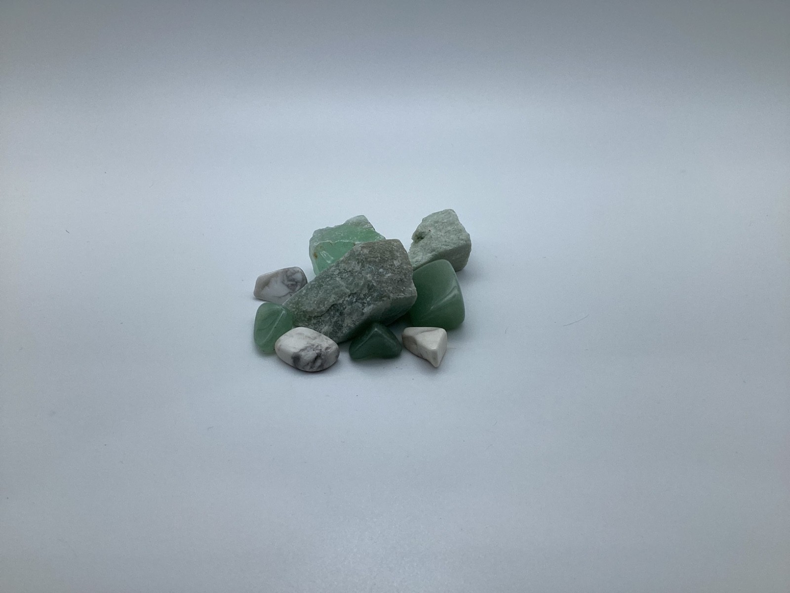 Green Crystal Bundle – Mixed Tumbled & Raw Stones – Natural Healing Crystals Lot