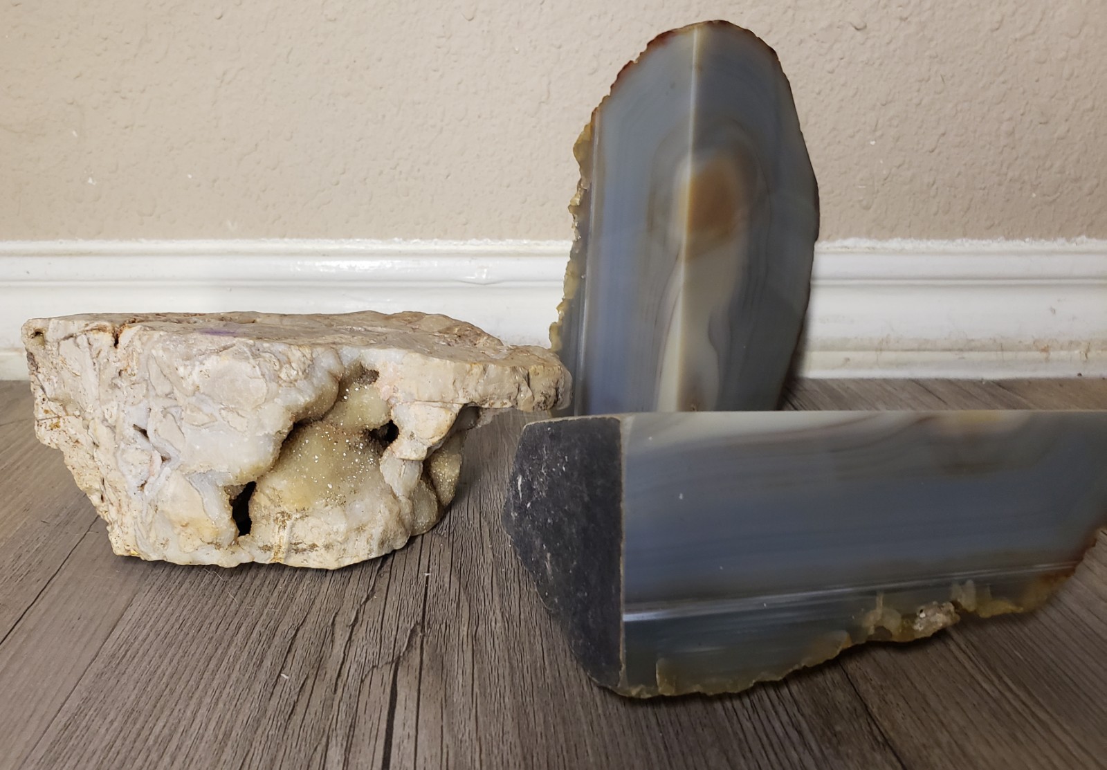 Set Of 3 Geode Rocks.Quartz Agate Quarter Piece Decor 5.5″ X 4″ And 5×3 ” 6×4″