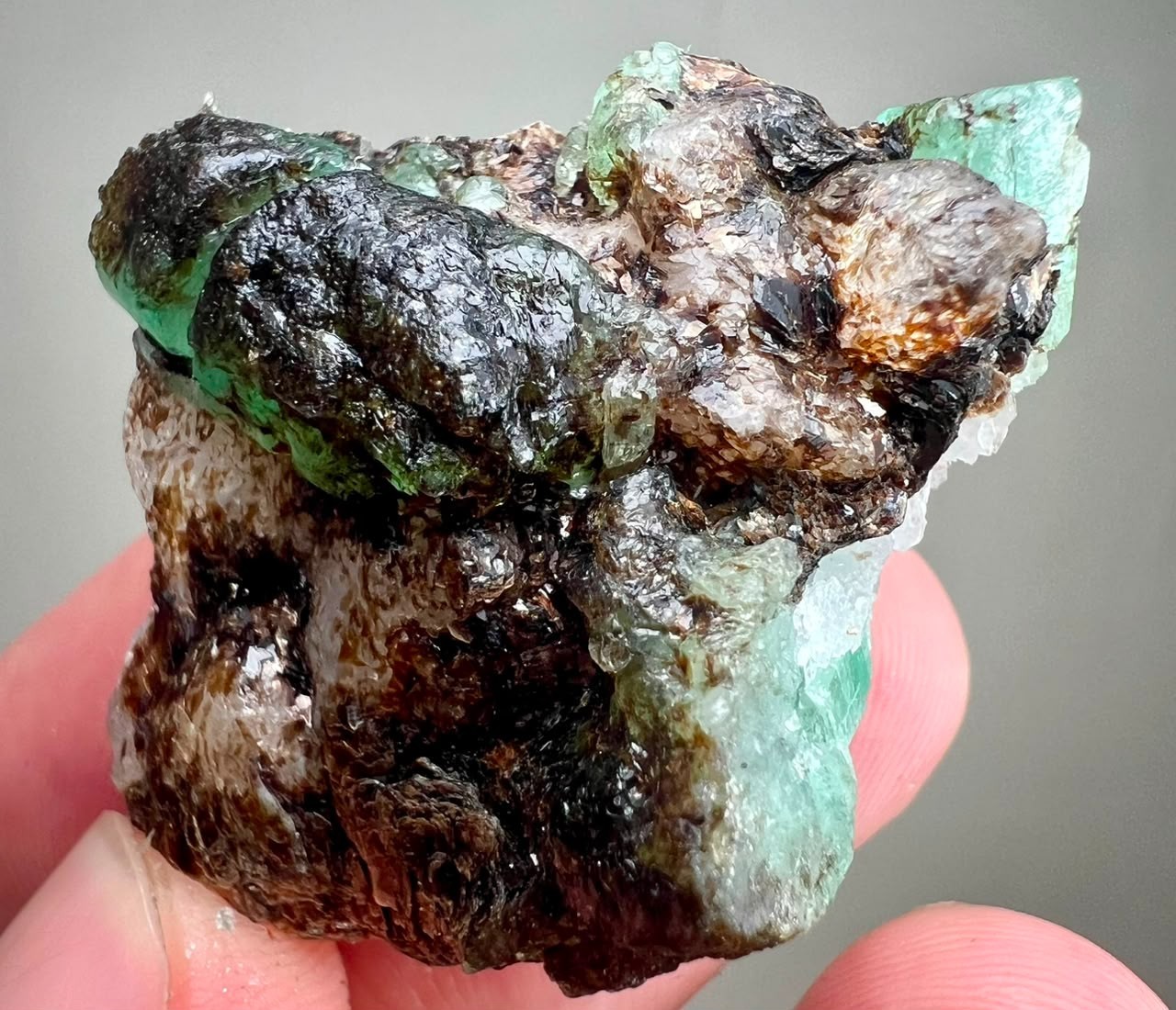 100 CT, Beryl Var Natural Emerald Crystals on Matrix From Kpk Chitral @PAK
