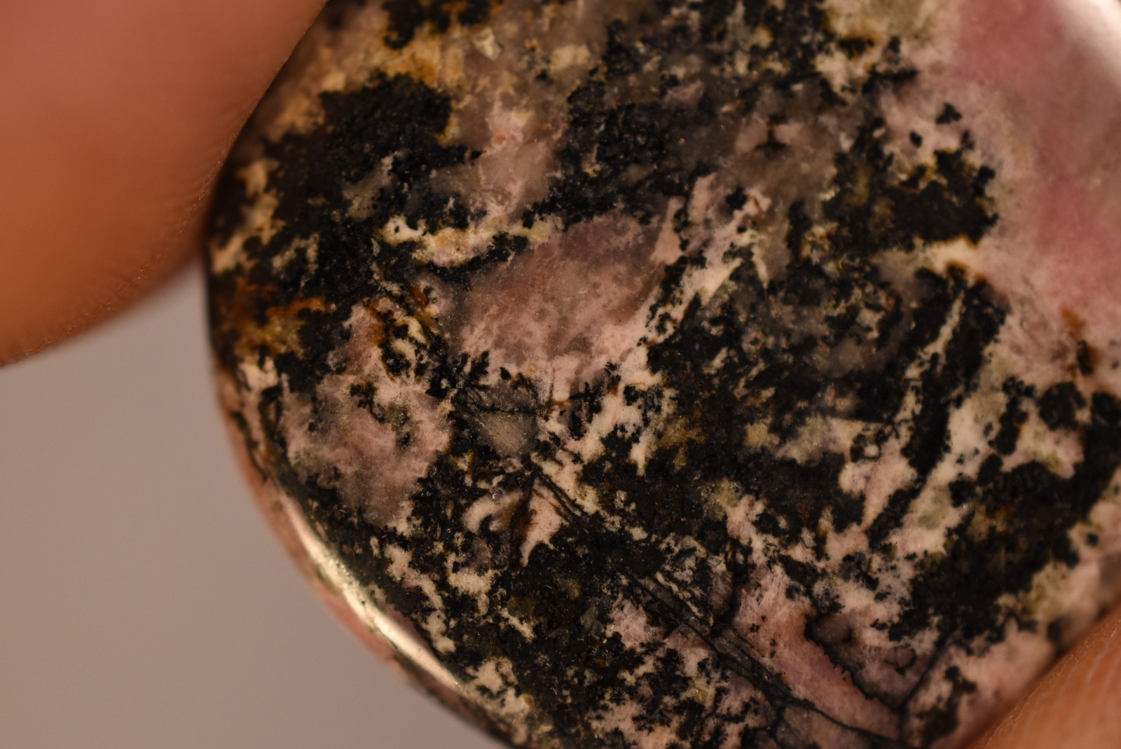 *RHODONITE* Flat Stone 2.7cm 9.3g Worry Palm Thumb Love Relaxation