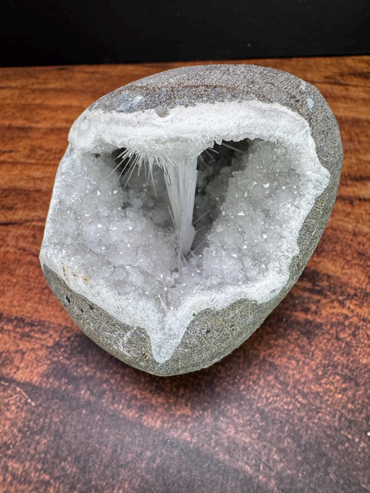 White Spray Scolecite geode from India – 317g