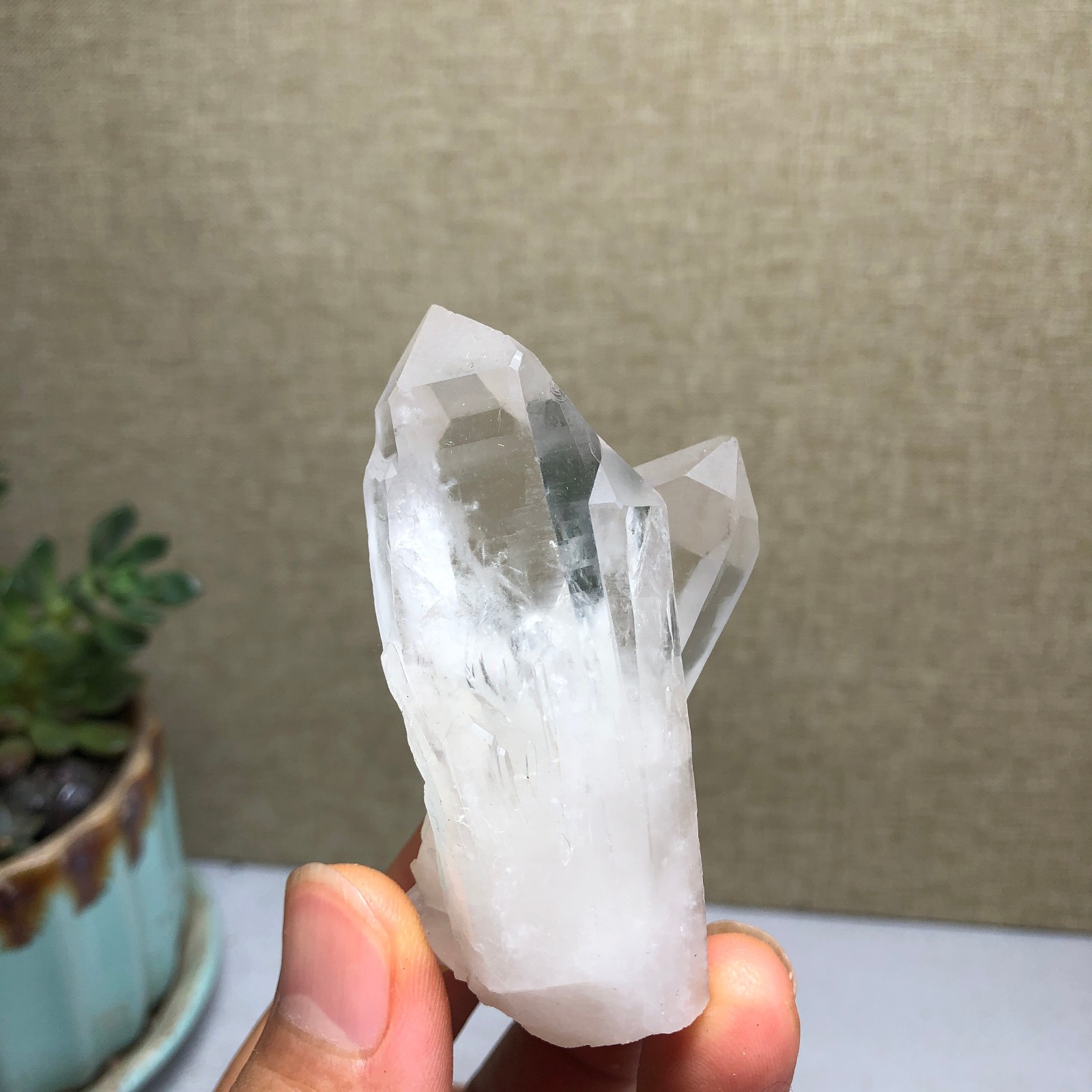 62mm Top Natural crystal clusters pretty Quartz Mineral Specimen 75g A5477