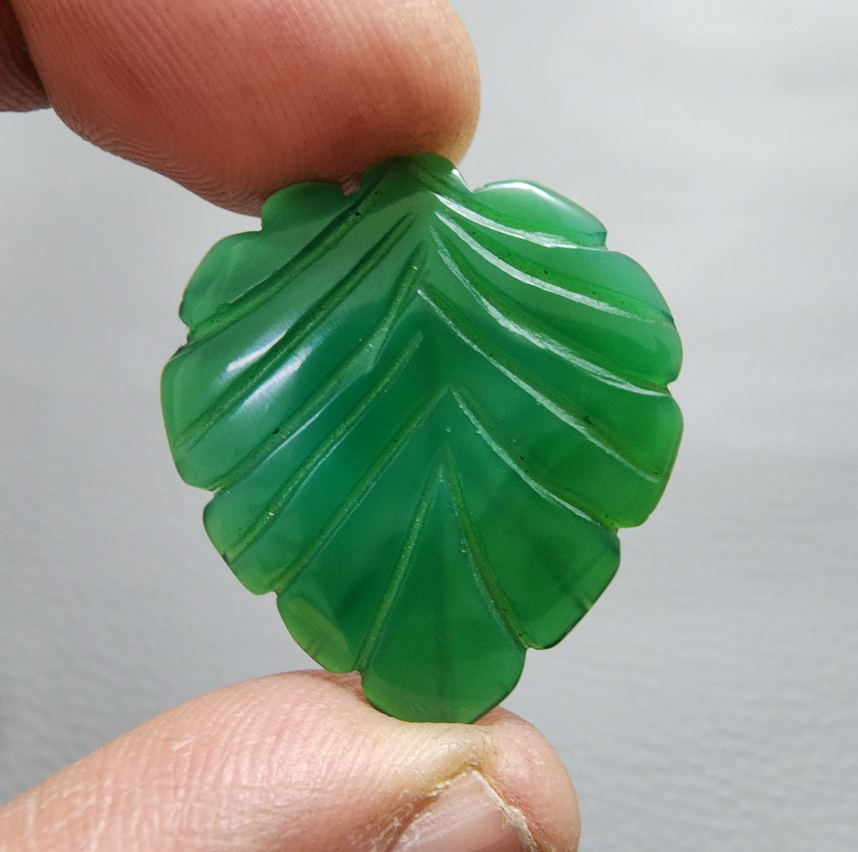 23.40 Carat Natural Green Onyx Leaf Carving Hand Made Loose Gemstone For Jewelry