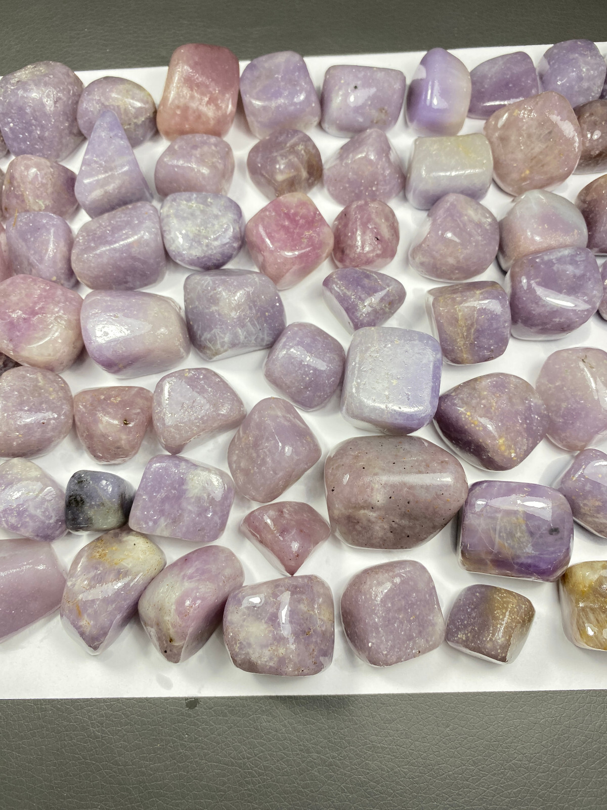 “Balochistan Lepidolite Masterpiece: 1520g Exquisite High-Polish Tumbled Stone”