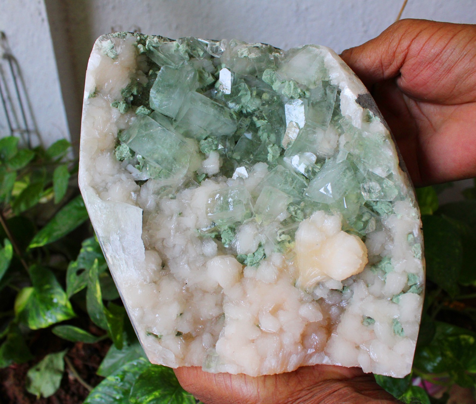 GREEN APOPHYLLITE CRYSTALS w/ STILBITE ON MATRIX MINERALS SPECIMEN INDIA #A47