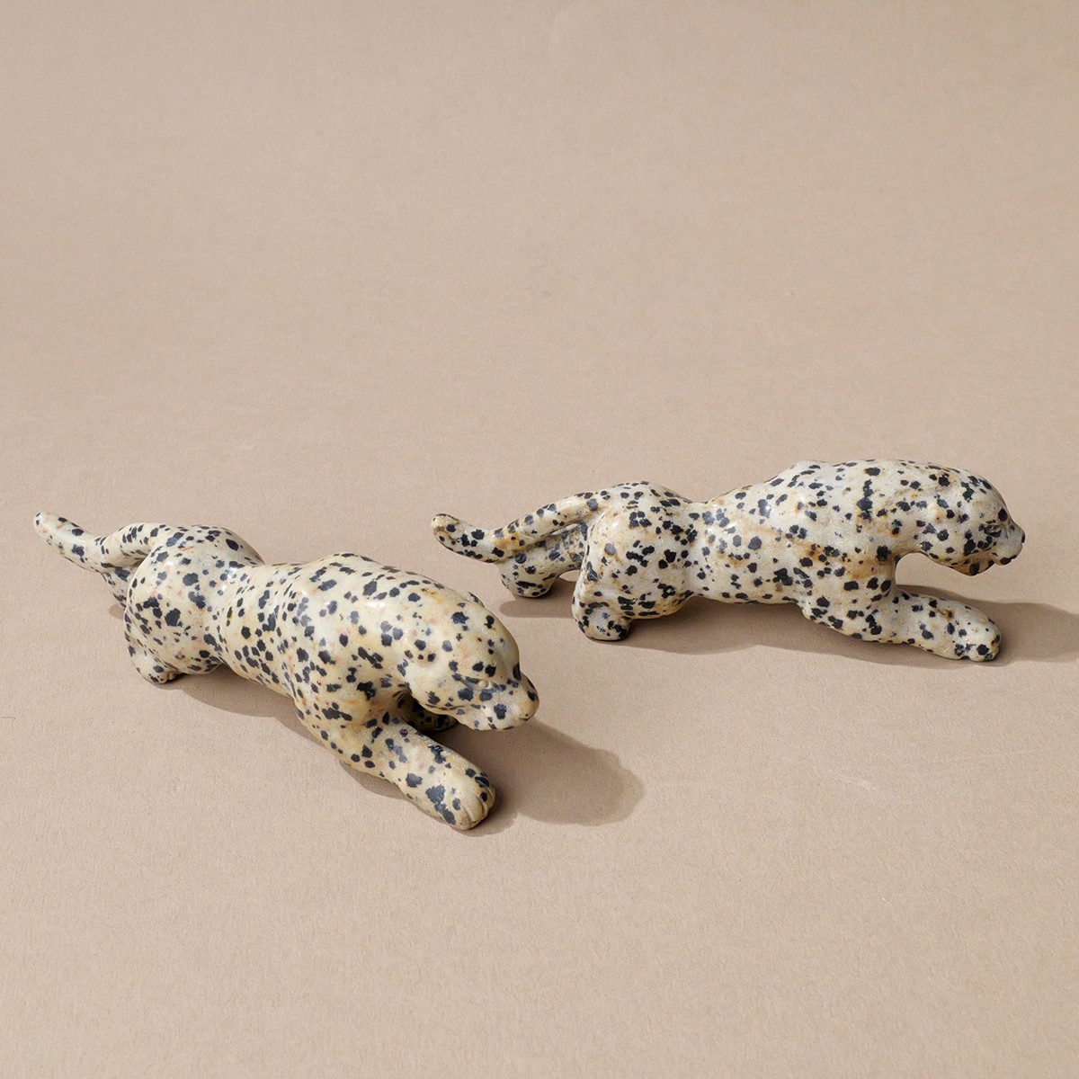 Natural Dalmatian Jasper Leopard Statue Hand Carved Crystal Animal Stone Home