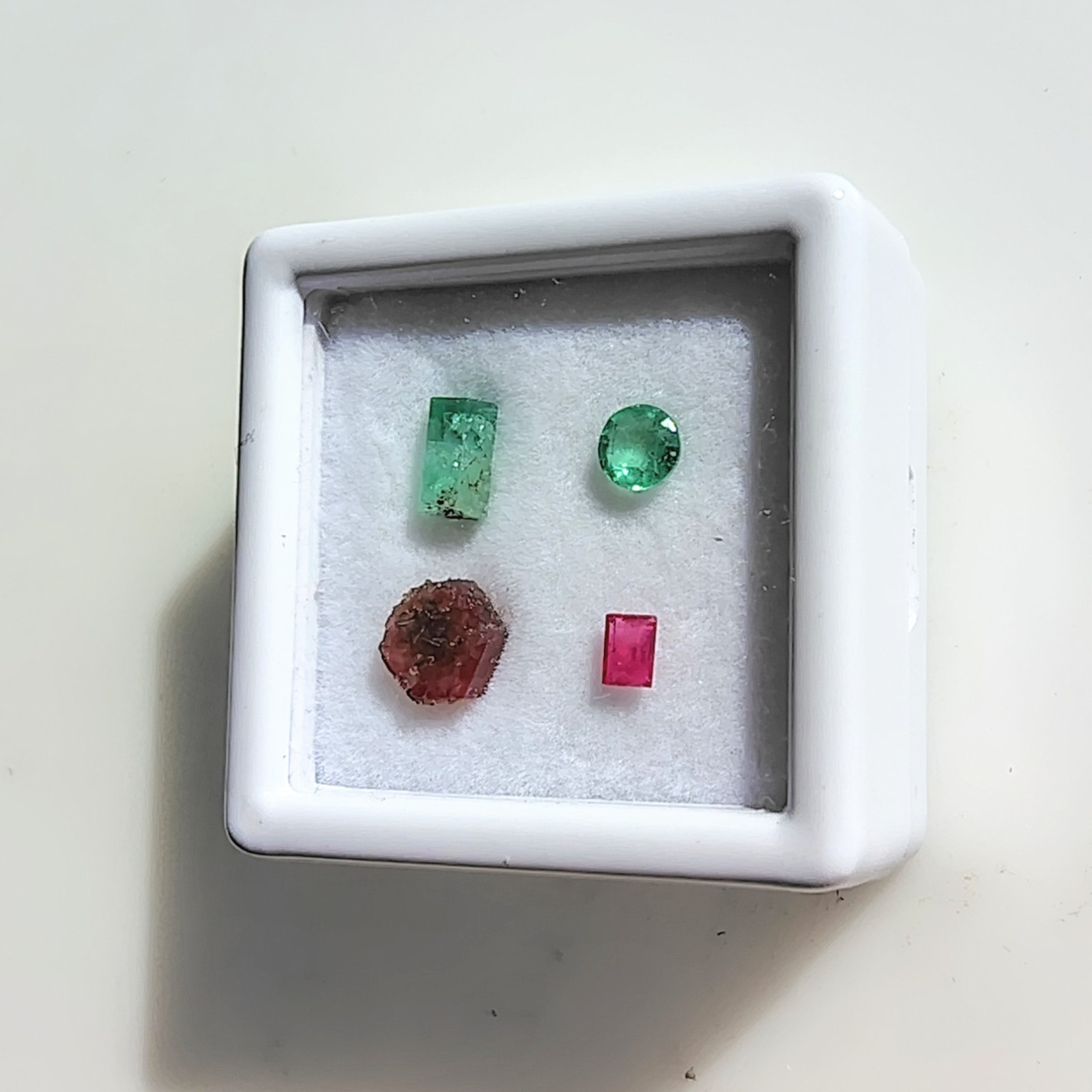 Red Beryl Bixbite And Colombian Emerald Crystal And Cut Box
