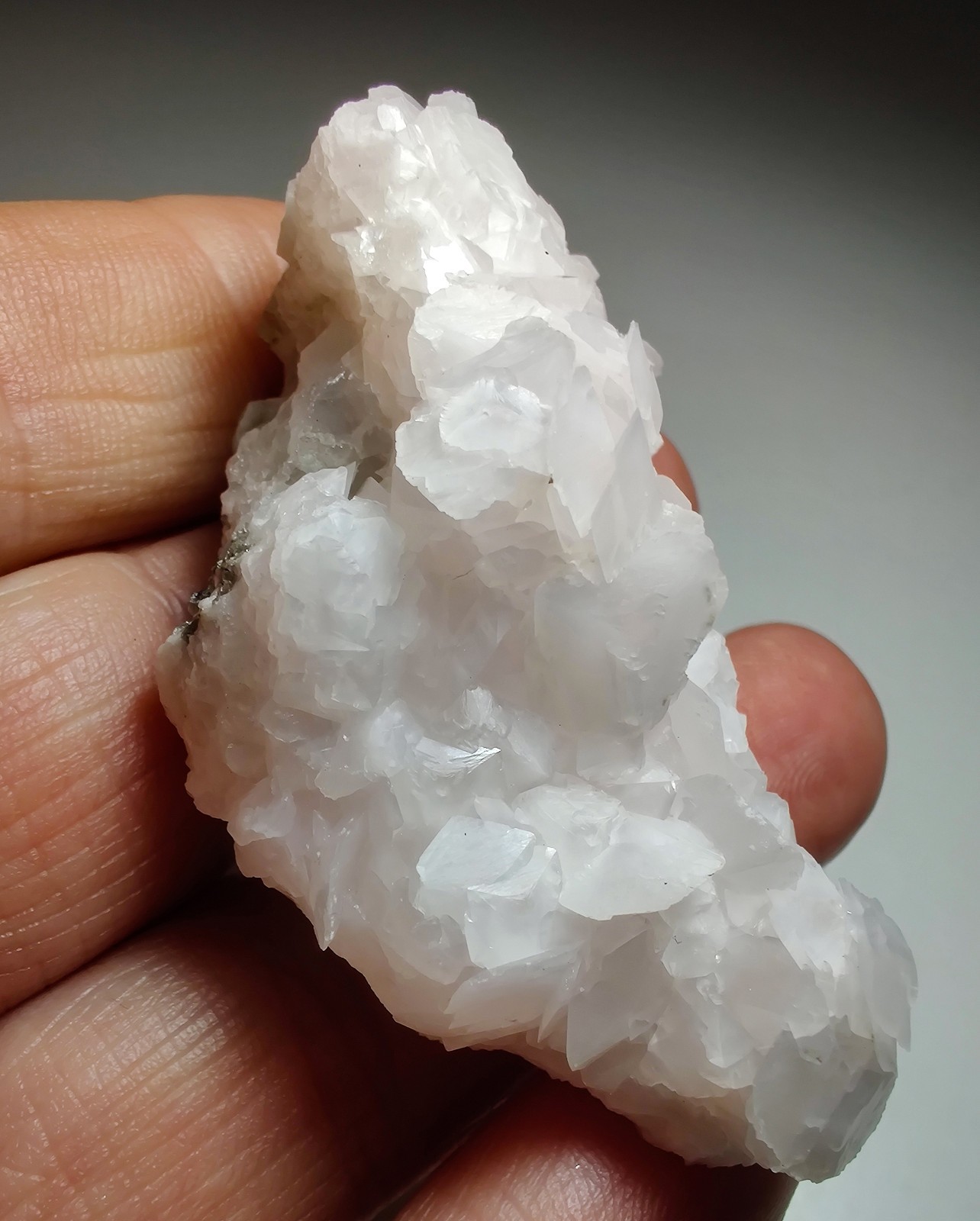 Excellent Calcite crystals with Fluorite, UV. Yaogangxian Mine, China. 57 grams.