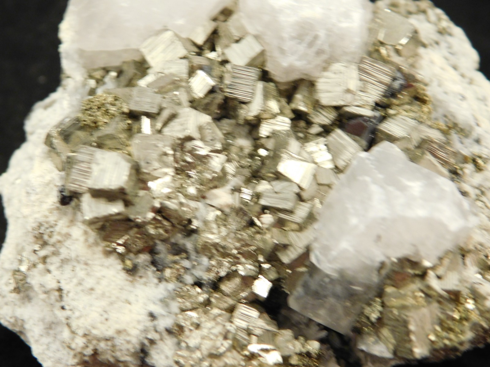 FLUORESCENT Calcite Crystal Cluster with PYRITE Crystal CUBES! Peru 196gr