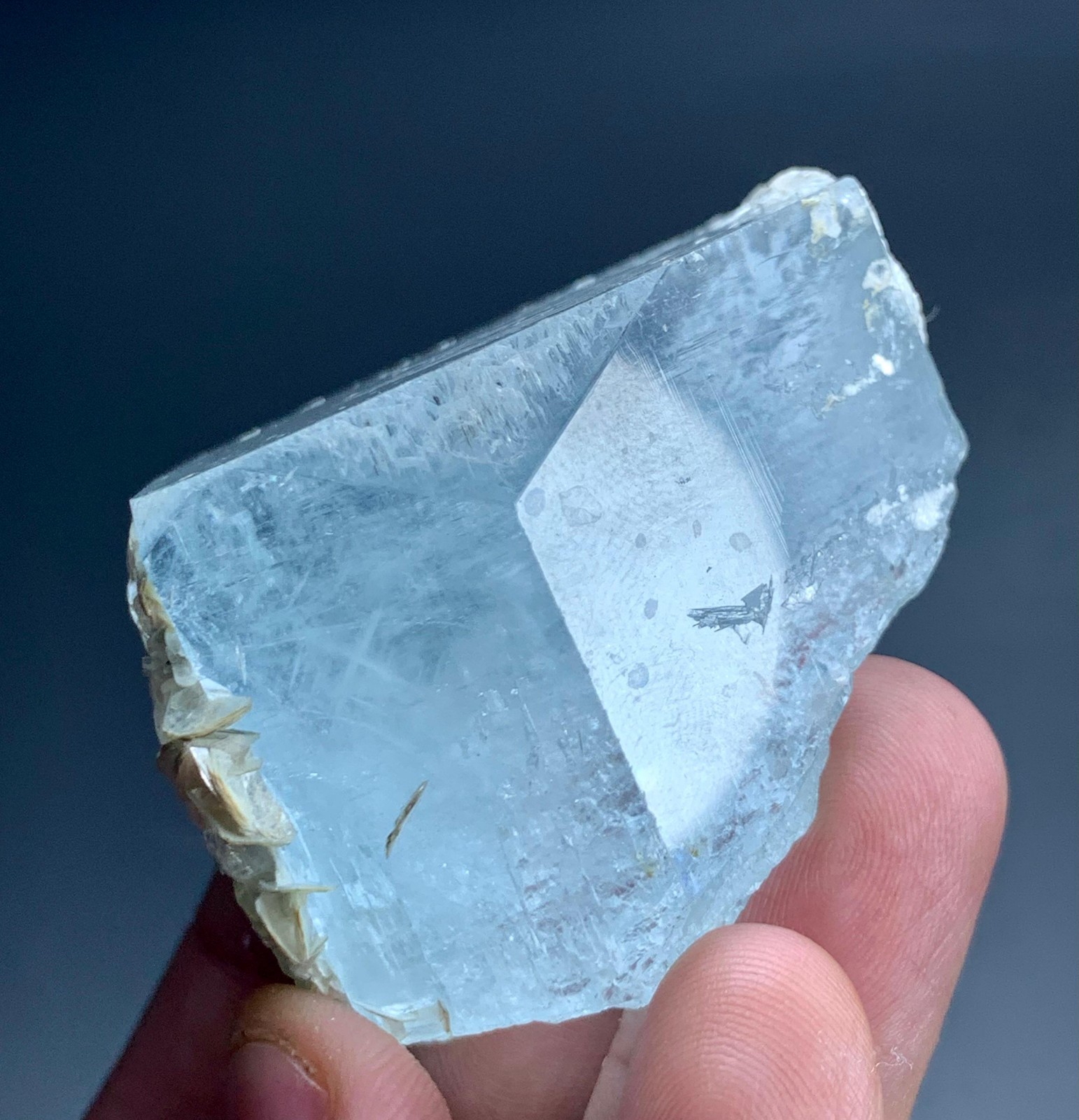 537Carat Top Quality Aquamarine Crystal With Micca From Skardu Pakistan.