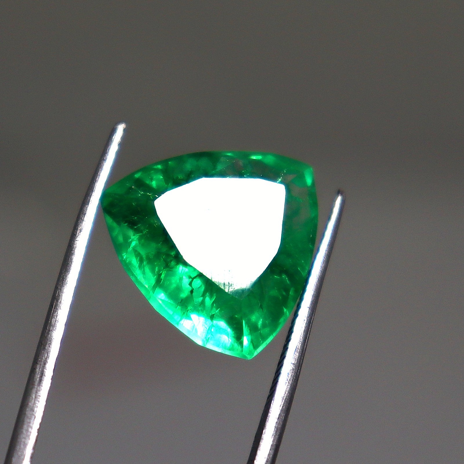 9.50 Ct Green Emerald Certified Natural Colombian Trillion Cut Loose Gemstone