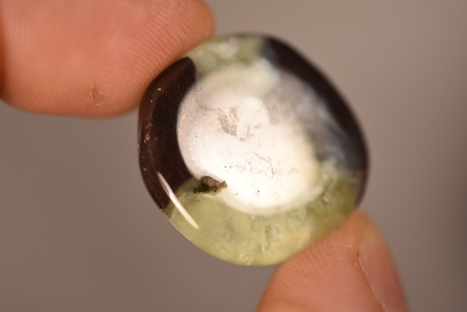 *AUSTRALIAN PREHNITE* Flat Stone 2.5cm 10g Palm Worry Natural Stone