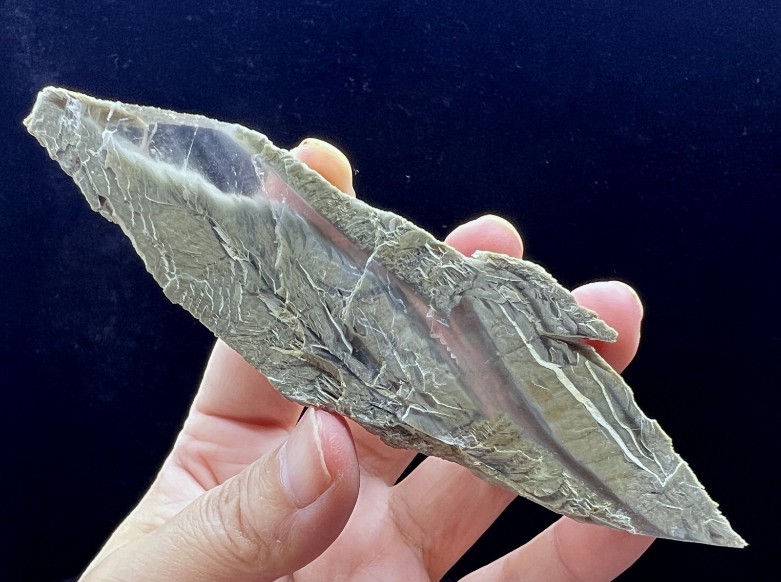 121mm 40g FANTASTIC Fluorescent Selenite (Gypsum) , Natural Mineral Specimen