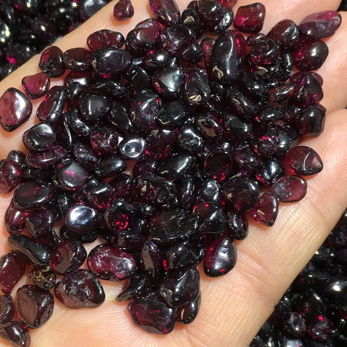 Red Garnet stone Rough Polished Stone Mineral Specimen 50g