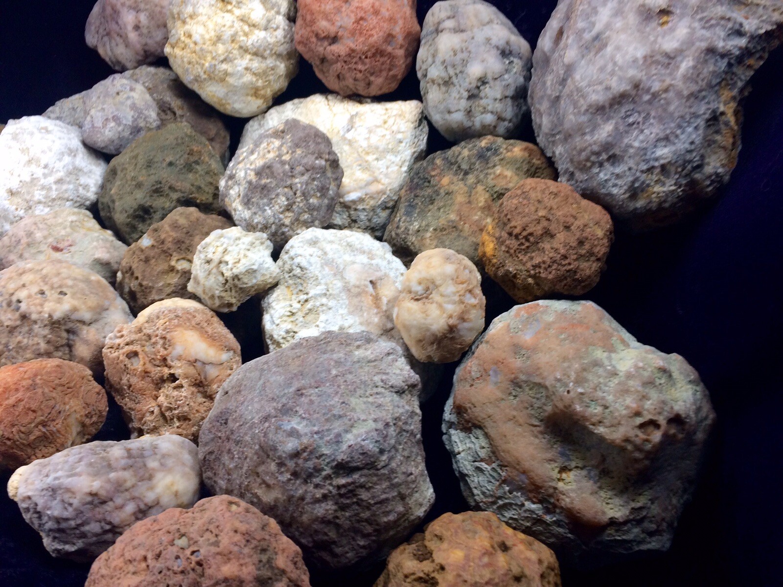 4 Unopened Geodes Large Uncut Semi to Solid Quartz Crystals Agate 9-10Lb Lot
