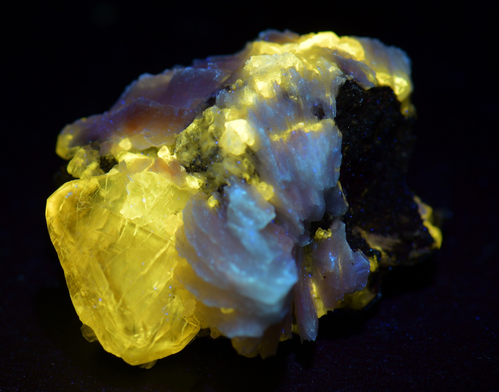 Excellent Cerussite crystal with Barite on Galena, UV. Morocco. 42 grams.