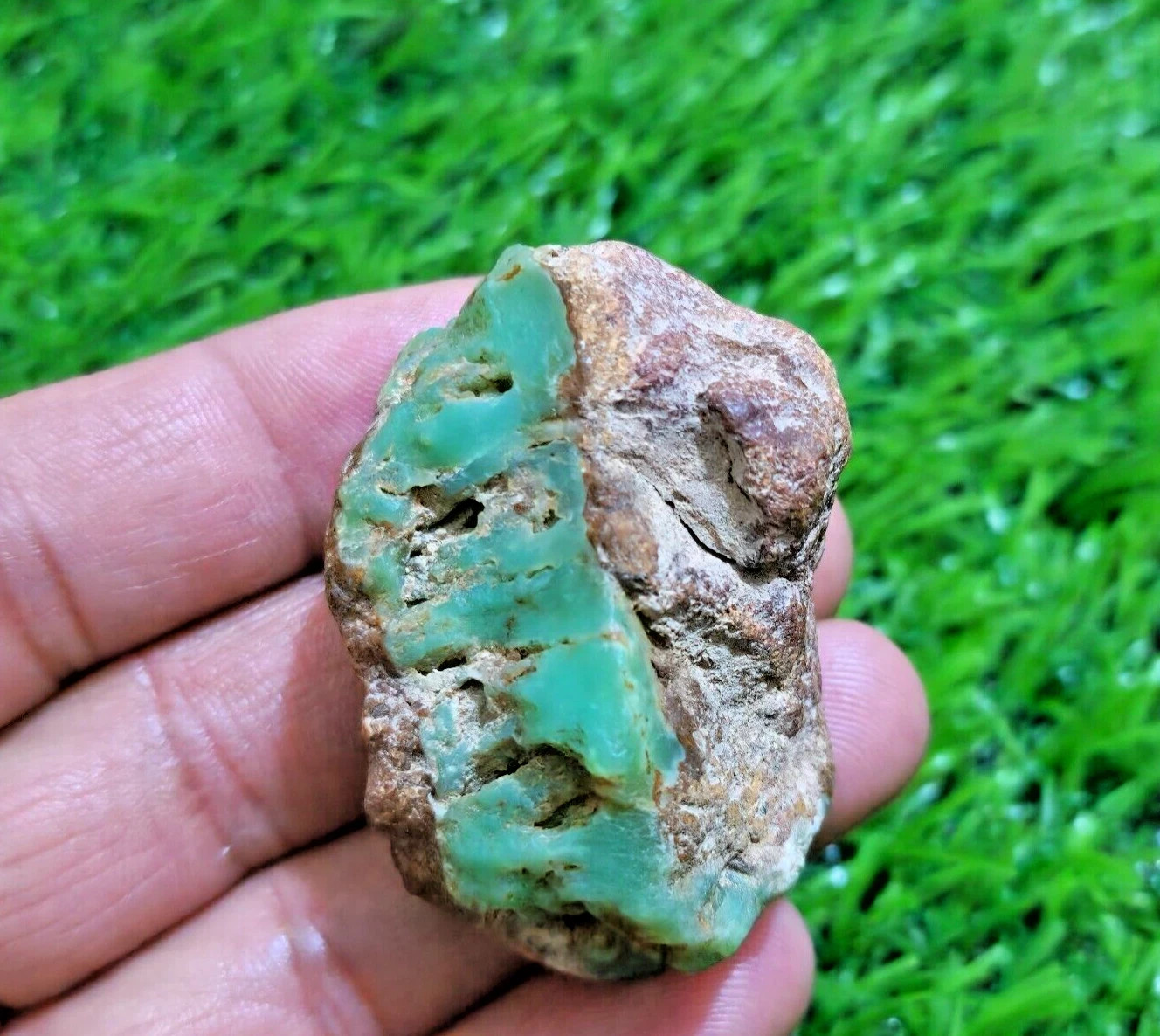 Beautiful Unique Chrysoprase Rough Stone 200 Crt Size 48x31x20 MM Loose Gemstone