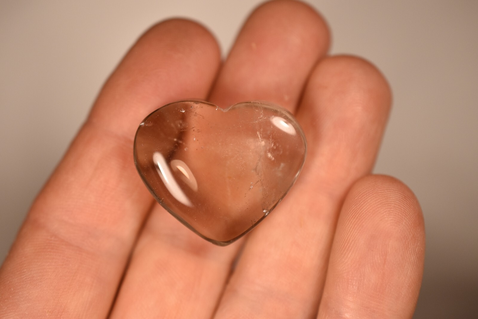*SMOKEY QUARTZ* Heart 3.2cm 13.9g Carving Smoky Natural Flat Palm Stone