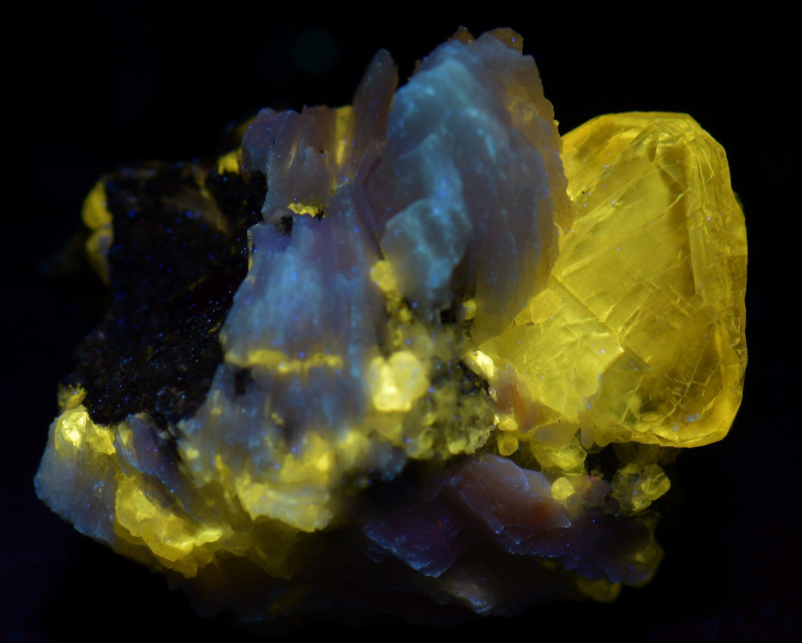 Excellent Cerussite crystal with Barite on Galena, UV. Morocco. 42 grams.