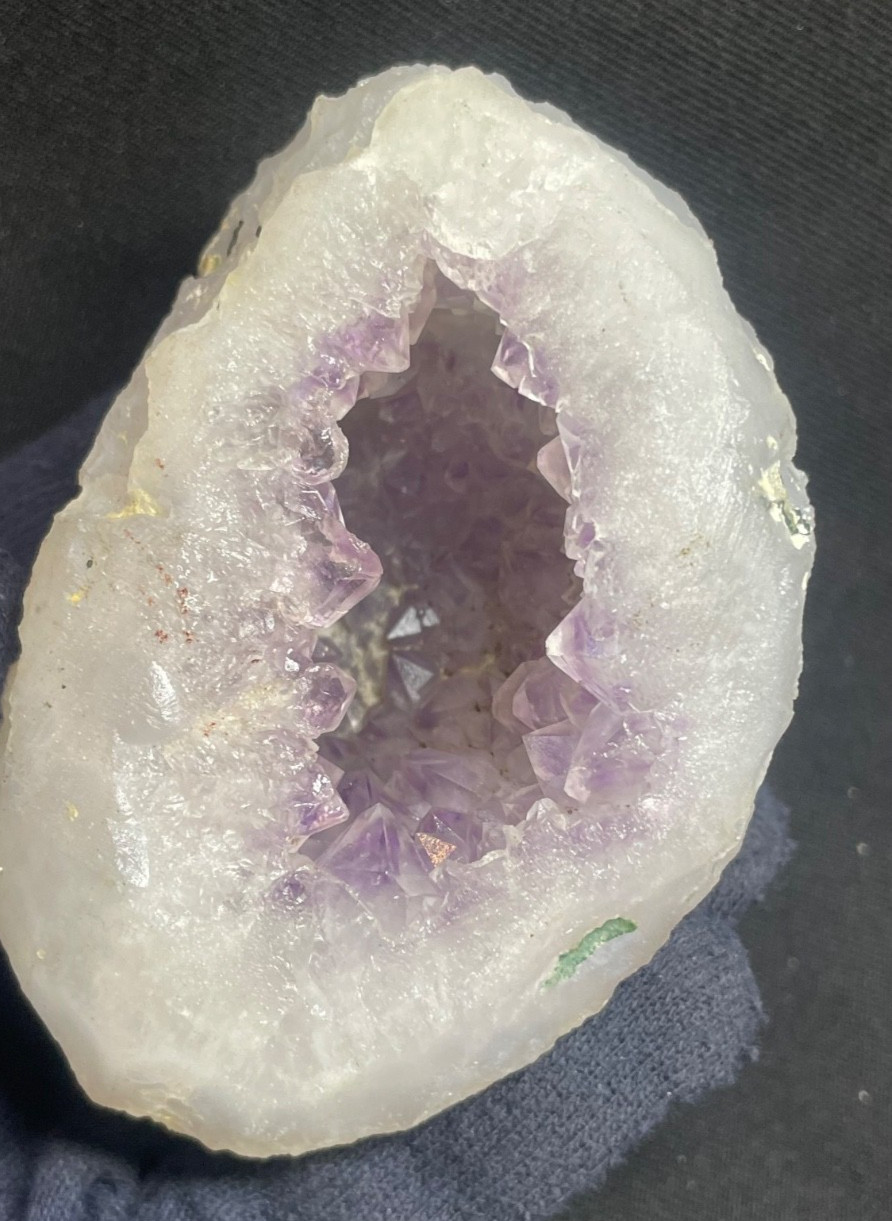 Stunning amethyst bow geode in natural specimen/India