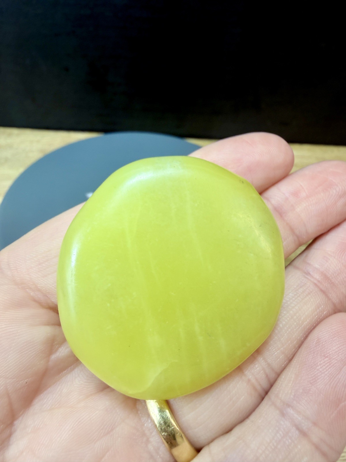 Crystal Lemon Jade Palm Stone Flat Healing Spiritual Collect yellow pocket 28g 7