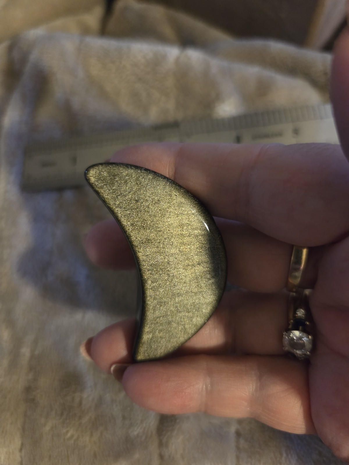 BEAUTIFUL GOLDEN SHEEN OBSIDIAN TRIANGLE MOON 26 GRAMS E