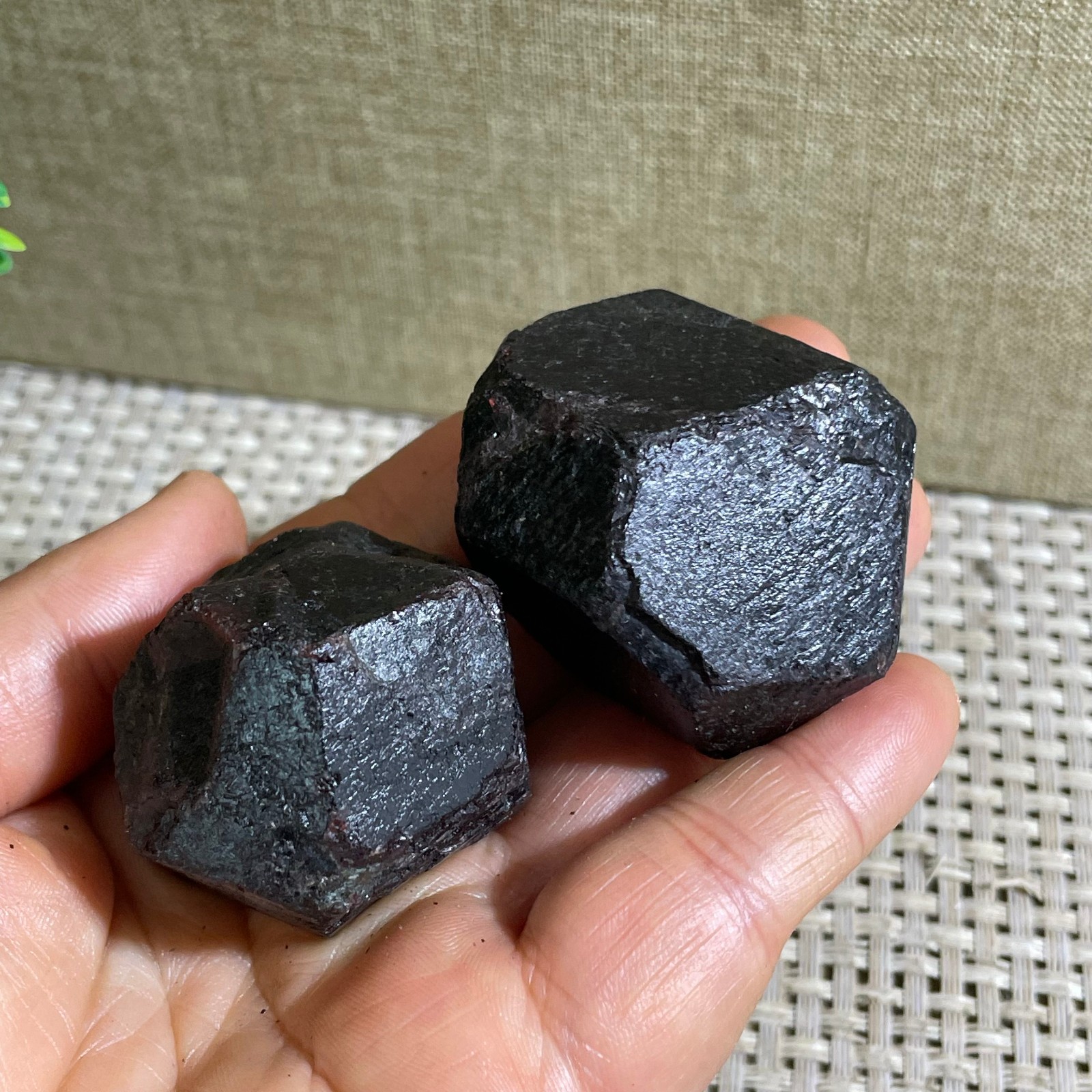 224g RED Garnet Crystal gemstone rough stone mineral specimen