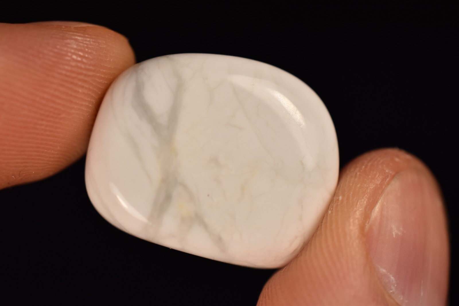 *HOWLITE* Tumbled Stone 2.4cm 14.7g Natural Healing Crystal, Calming, Insomnia