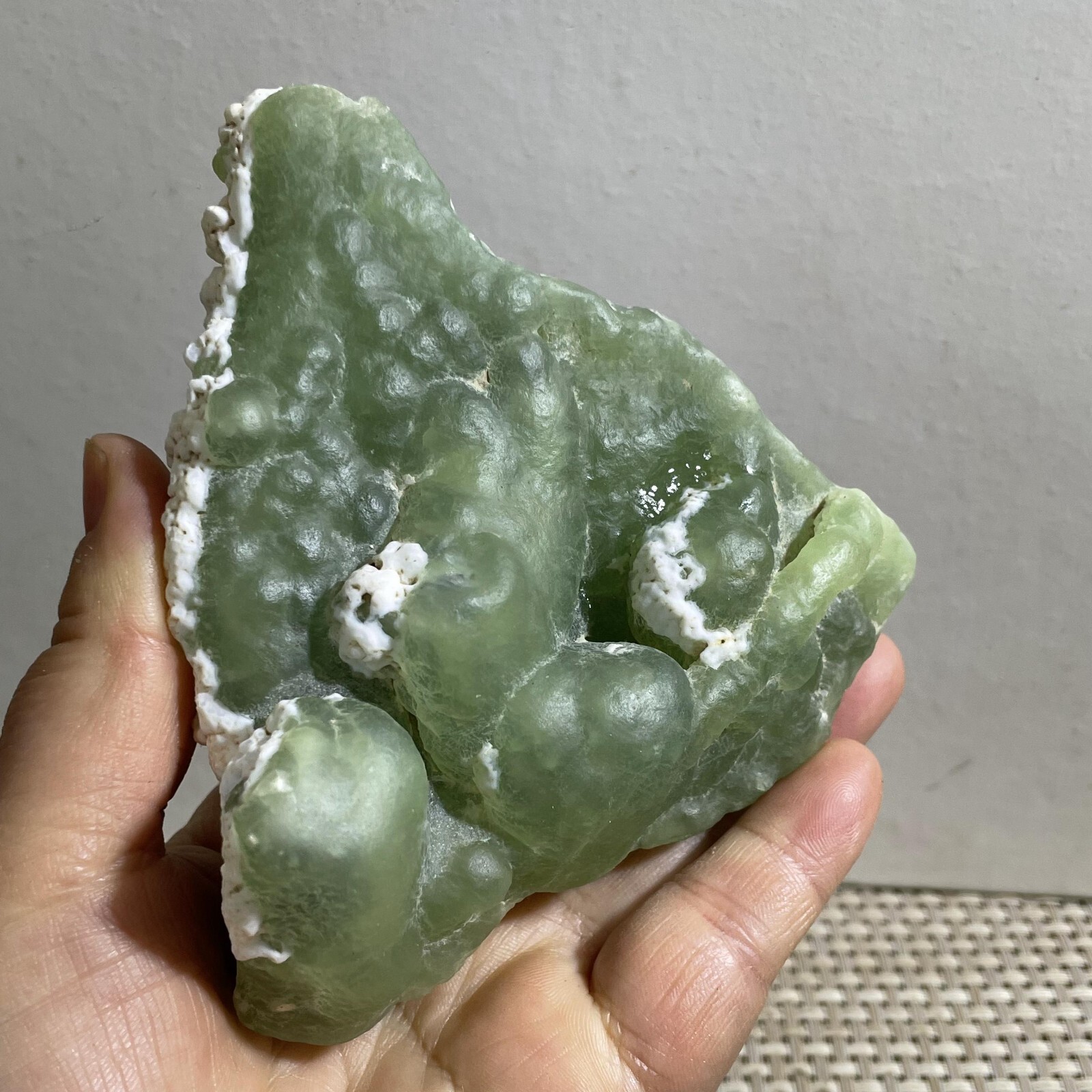 319g green chalcedony grape Mineral specimen Indonesia