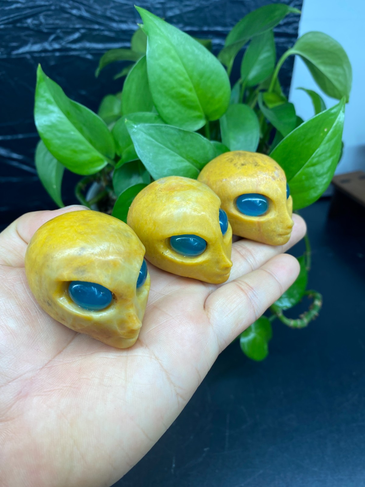 1pc Natural Yellow jade Quartz Carved Alien Skull Crystal Reiki Healing Gem Gift