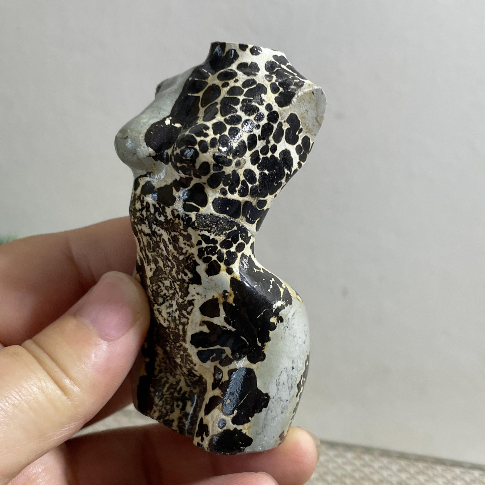 104g Rare Traditional Chinese PaintingHand Carving Female Model